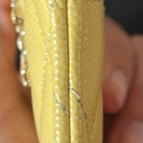 CHANEL Limited Edition Yellow Quilted Card Wallet - Picture 3 of 10